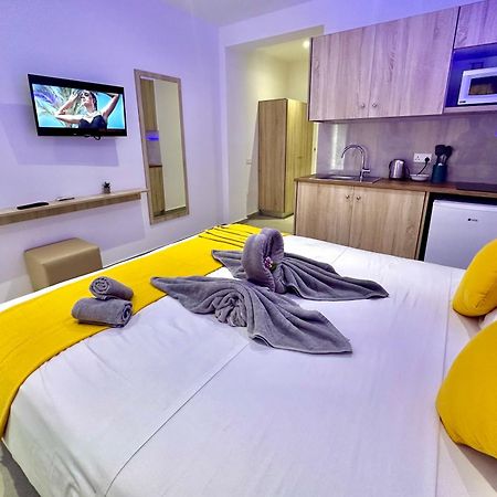 Sun Plaza Suites - Adults Only ไอยานาปา ภายนอก รูปภาพ