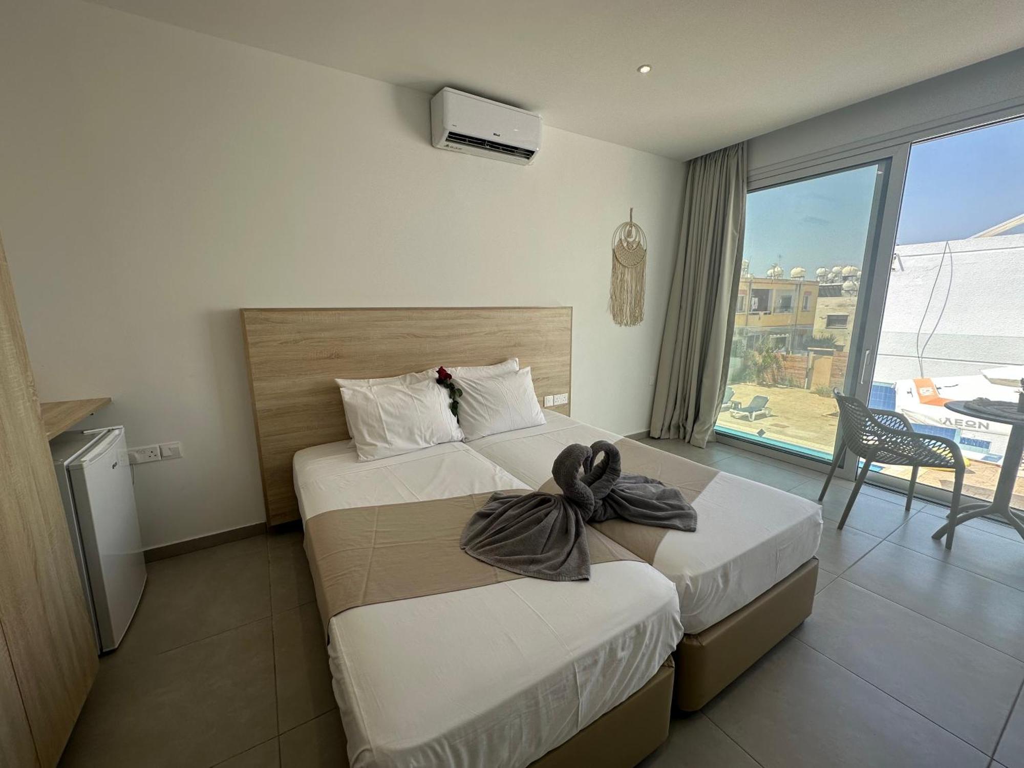 Sun Plaza Suites - Adults Only ไอยานาปา ภายนอก รูปภาพ