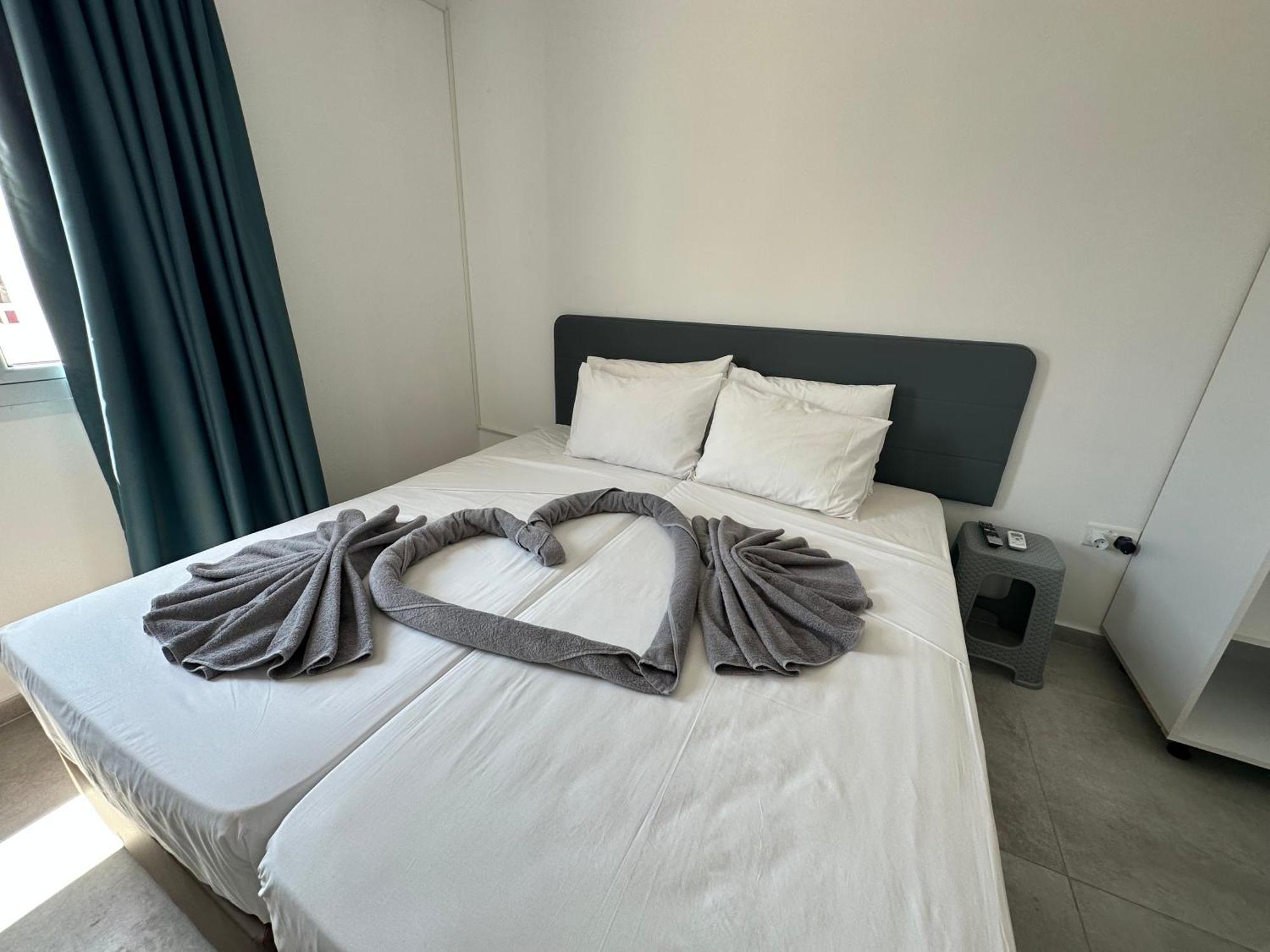 Sun Plaza Suites - Adults Only ไอยานาปา ภายนอก รูปภาพ