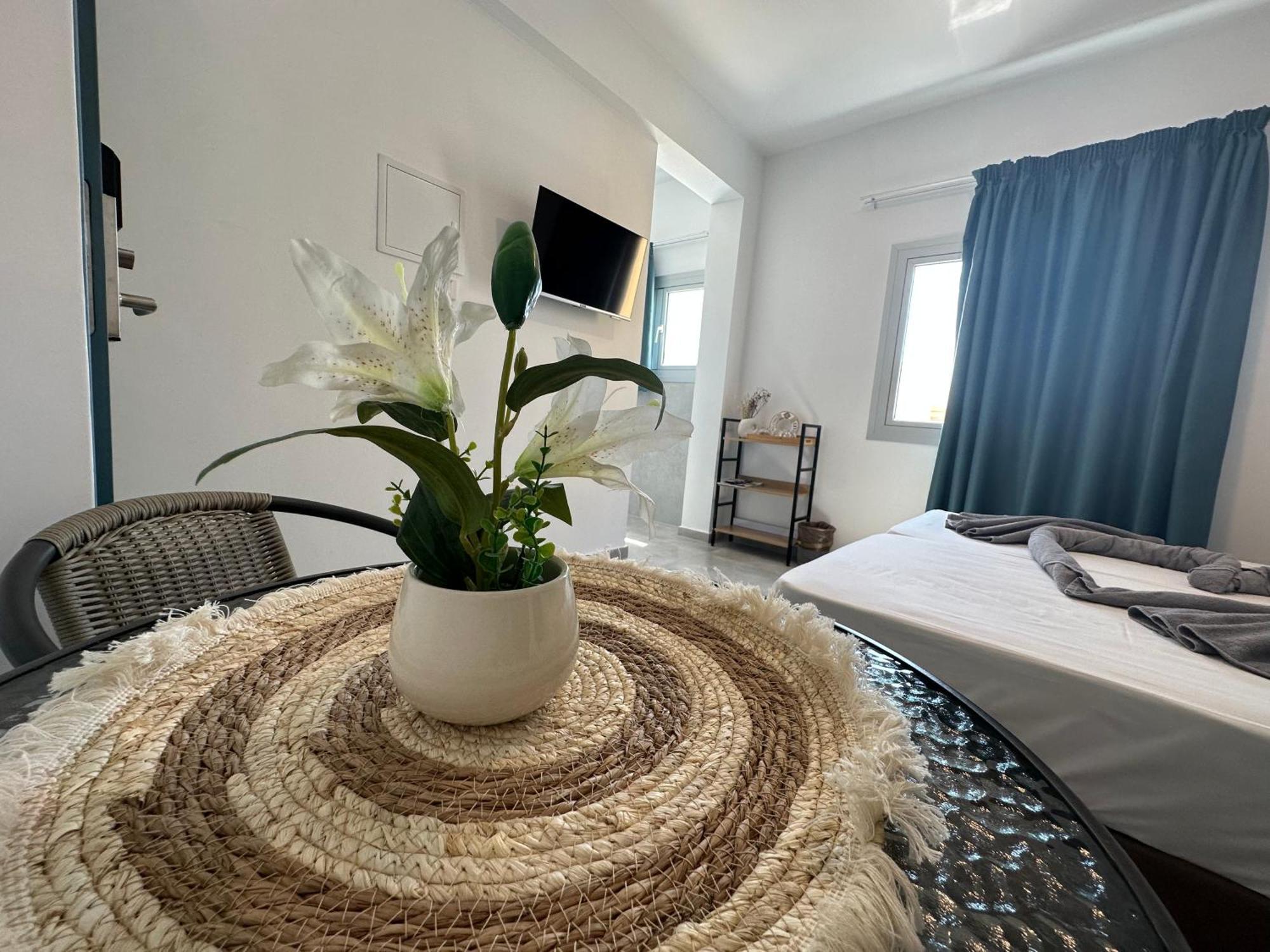 Sun Plaza Suites - Adults Only ไอยานาปา ภายนอก รูปภาพ