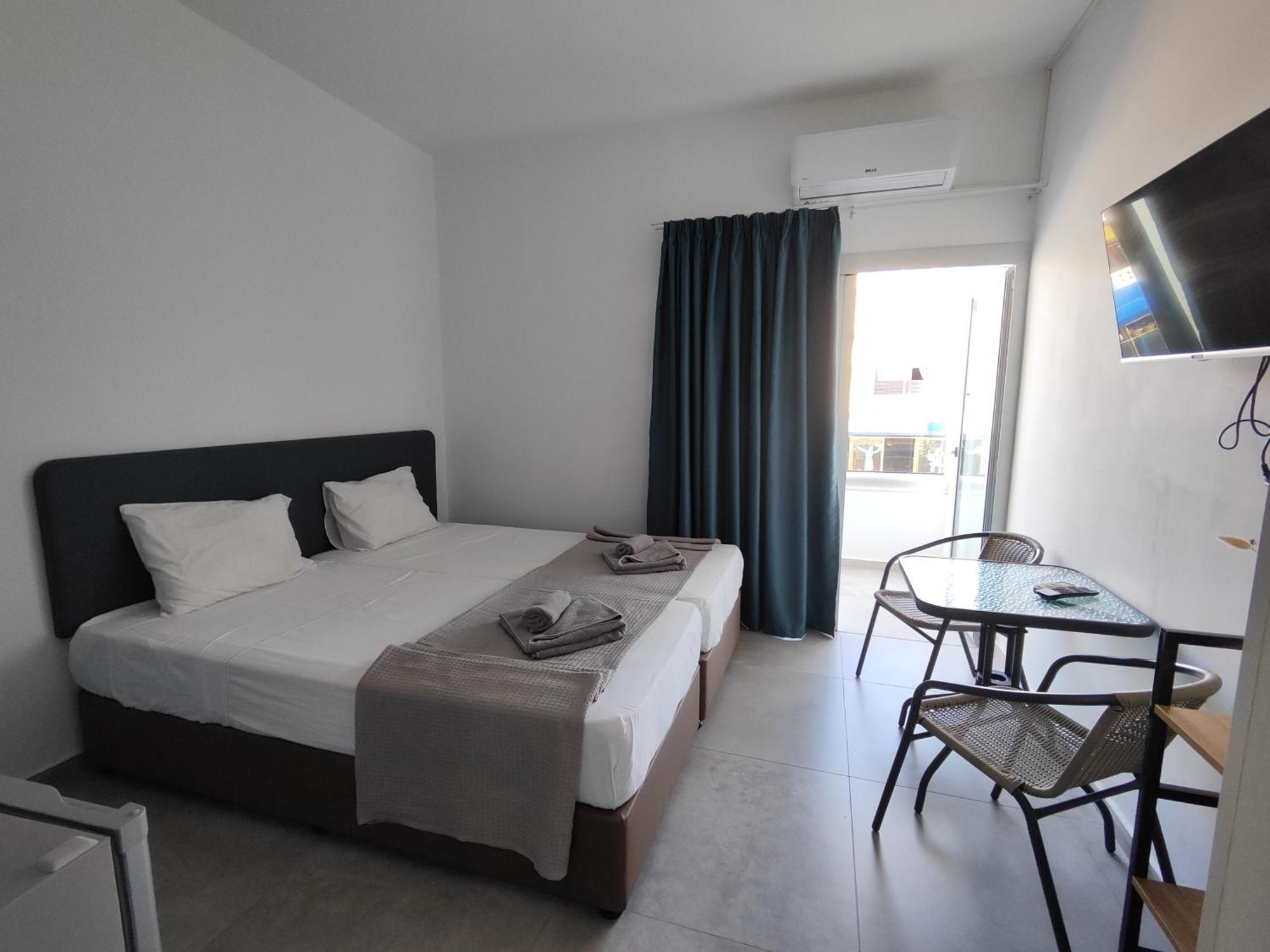 Sun Plaza Suites - Adults Only ไอยานาปา ภายนอก รูปภาพ