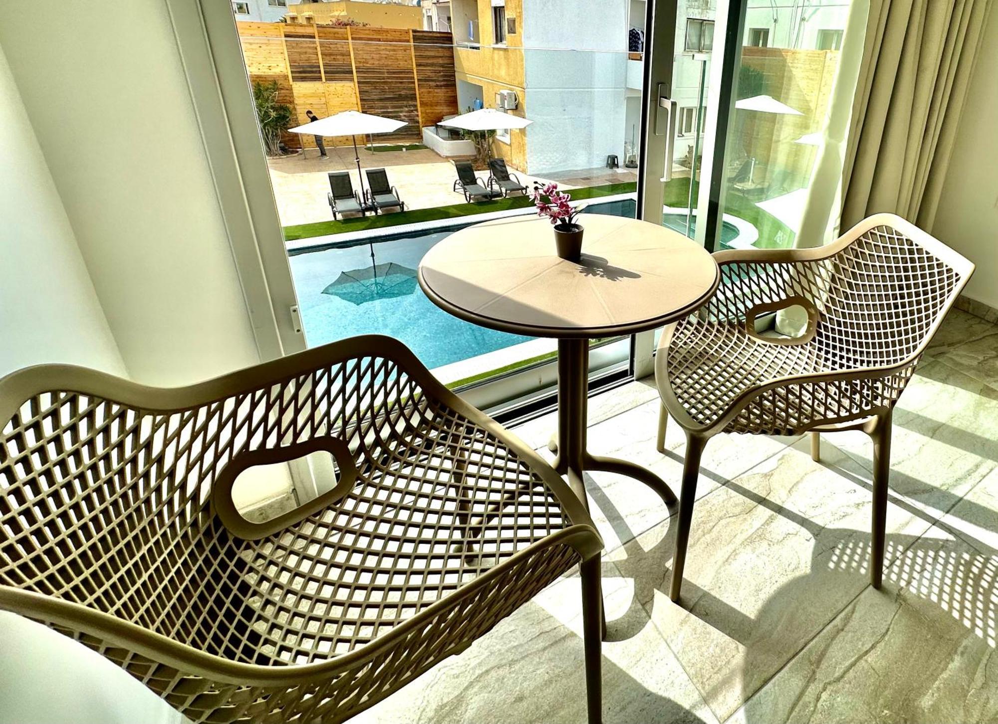 Sun Plaza Suites - Adults Only ไอยานาปา ภายนอก รูปภาพ