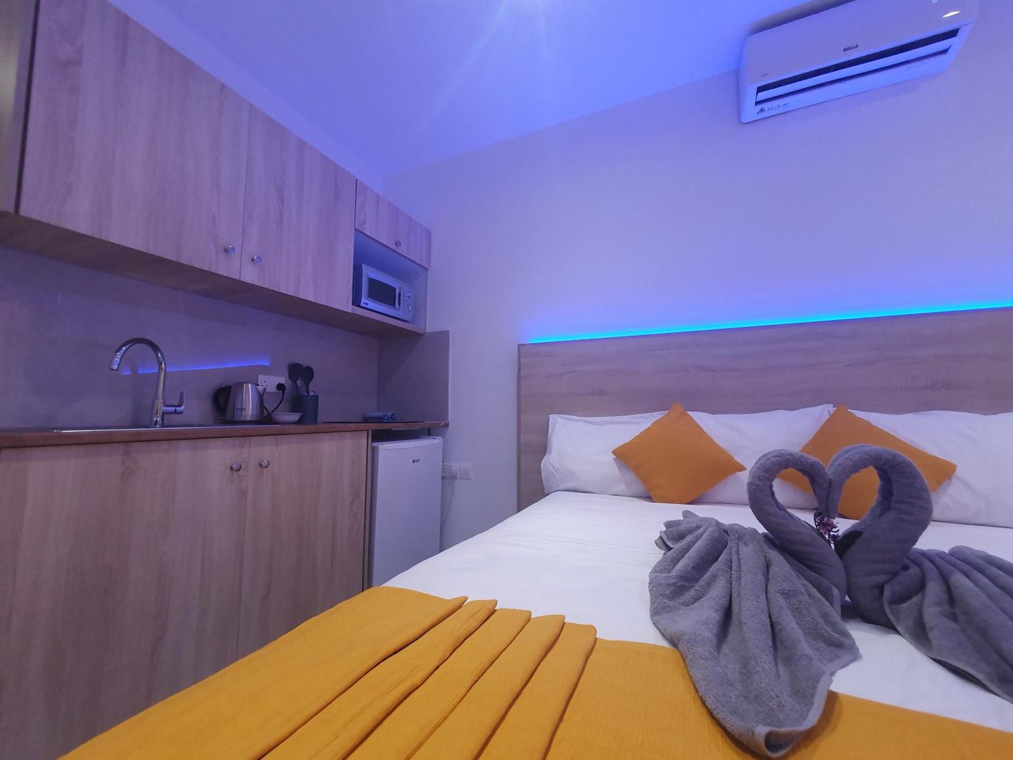 Sun Plaza Suites - Adults Only ไอยานาปา ภายนอก รูปภาพ