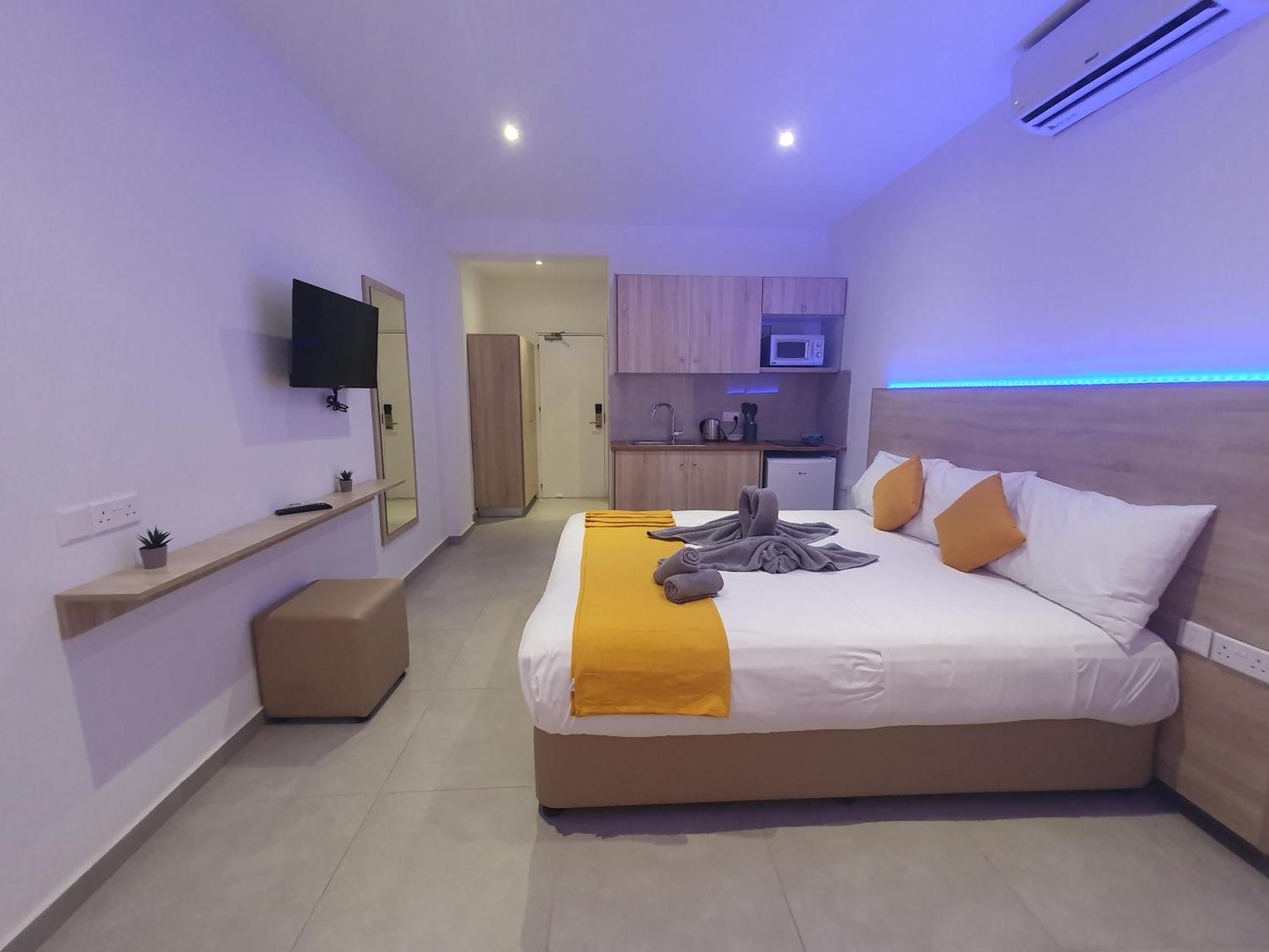 Sun Plaza Suites - Adults Only ไอยานาปา ภายนอก รูปภาพ