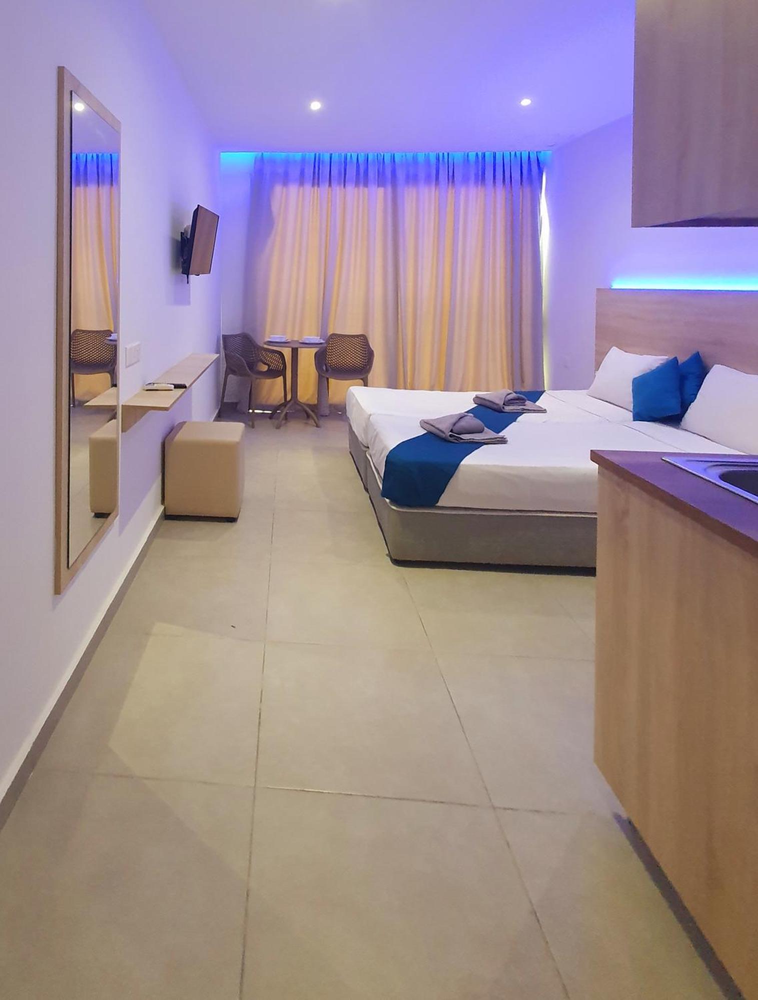 Sun Plaza Suites - Adults Only ไอยานาปา ภายนอก รูปภาพ