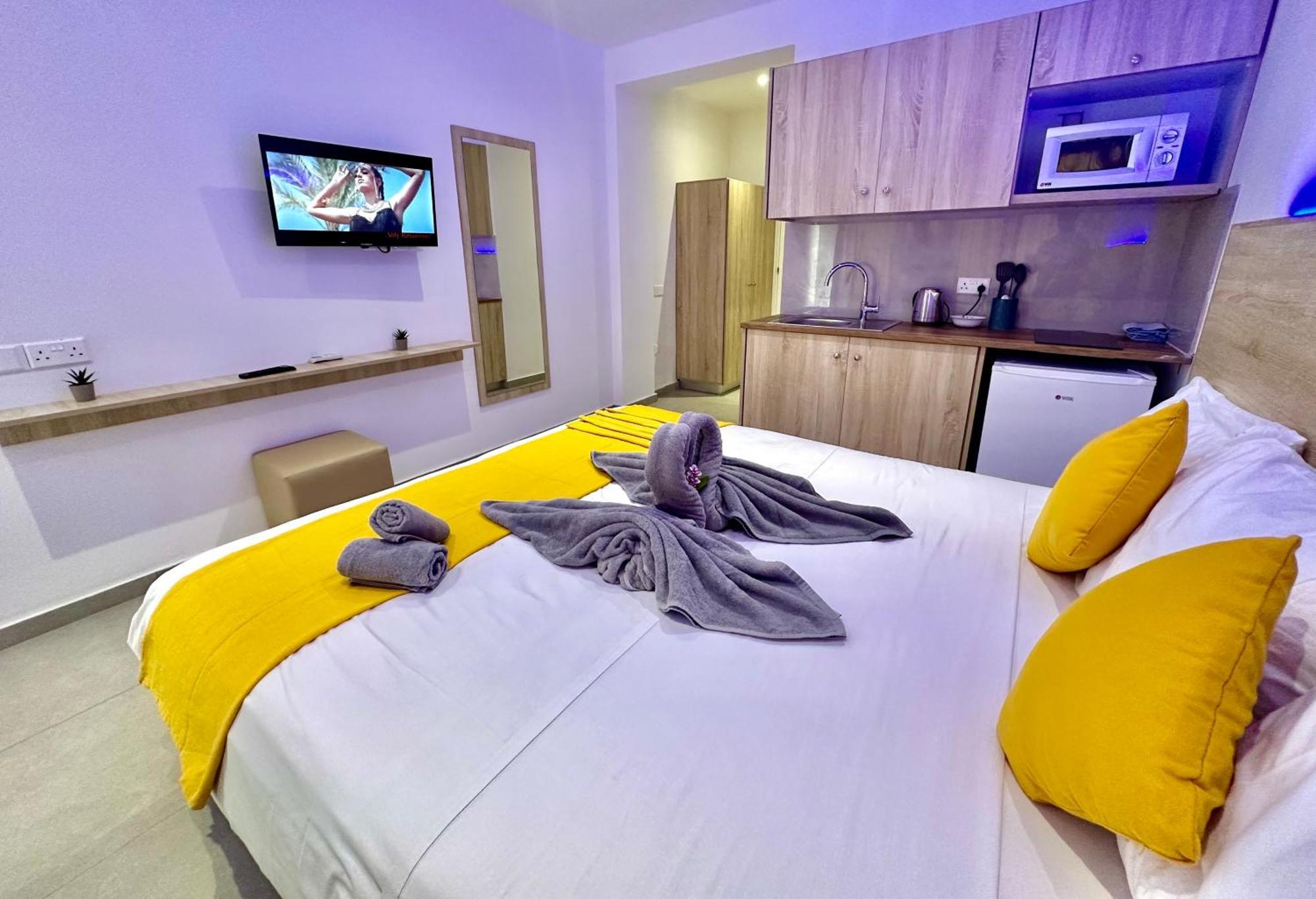 Sun Plaza Suites - Adults Only ไอยานาปา ภายนอก รูปภาพ