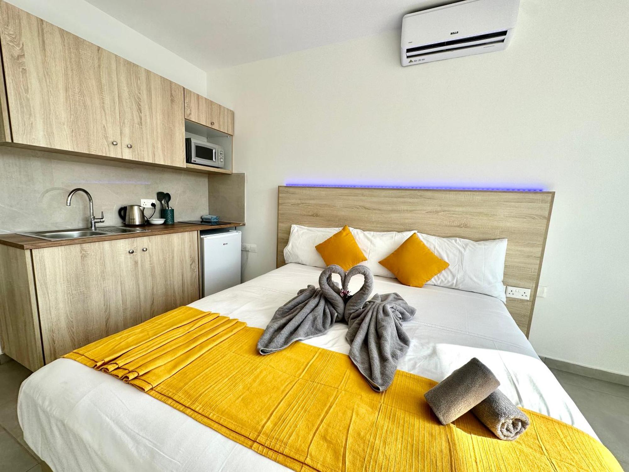 Sun Plaza Suites - Adults Only ไอยานาปา ภายนอก รูปภาพ