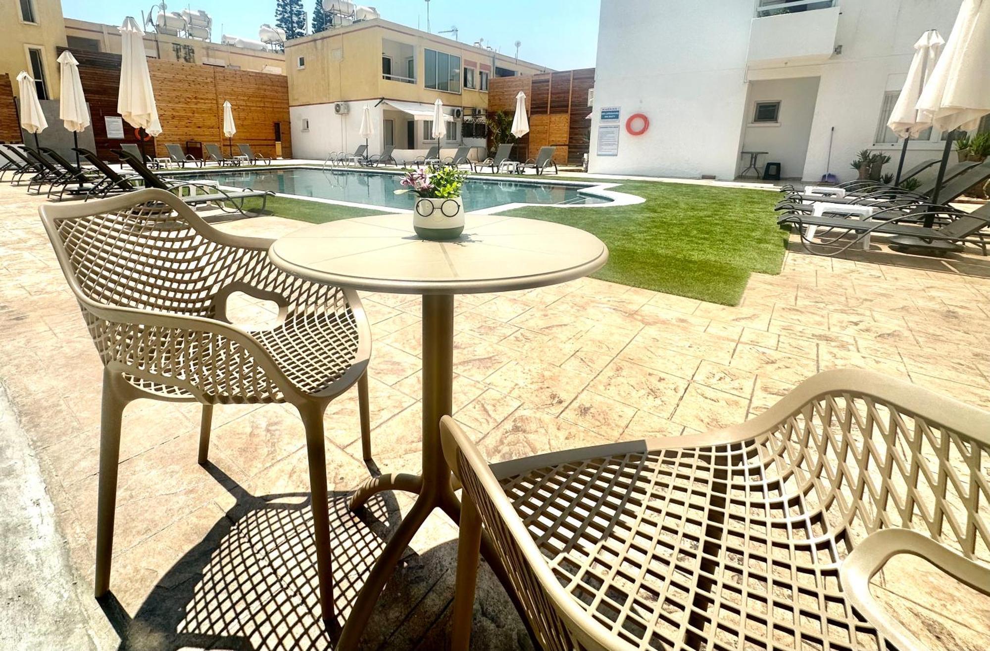 Sun Plaza Suites - Adults Only ไอยานาปา ภายนอก รูปภาพ