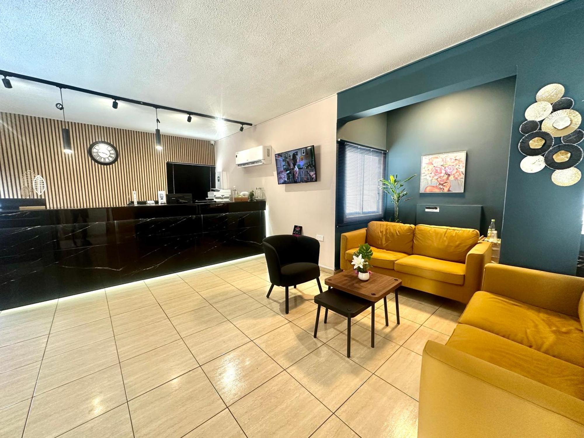 Sun Plaza Suites - Adults Only ไอยานาปา ภายนอก รูปภาพ